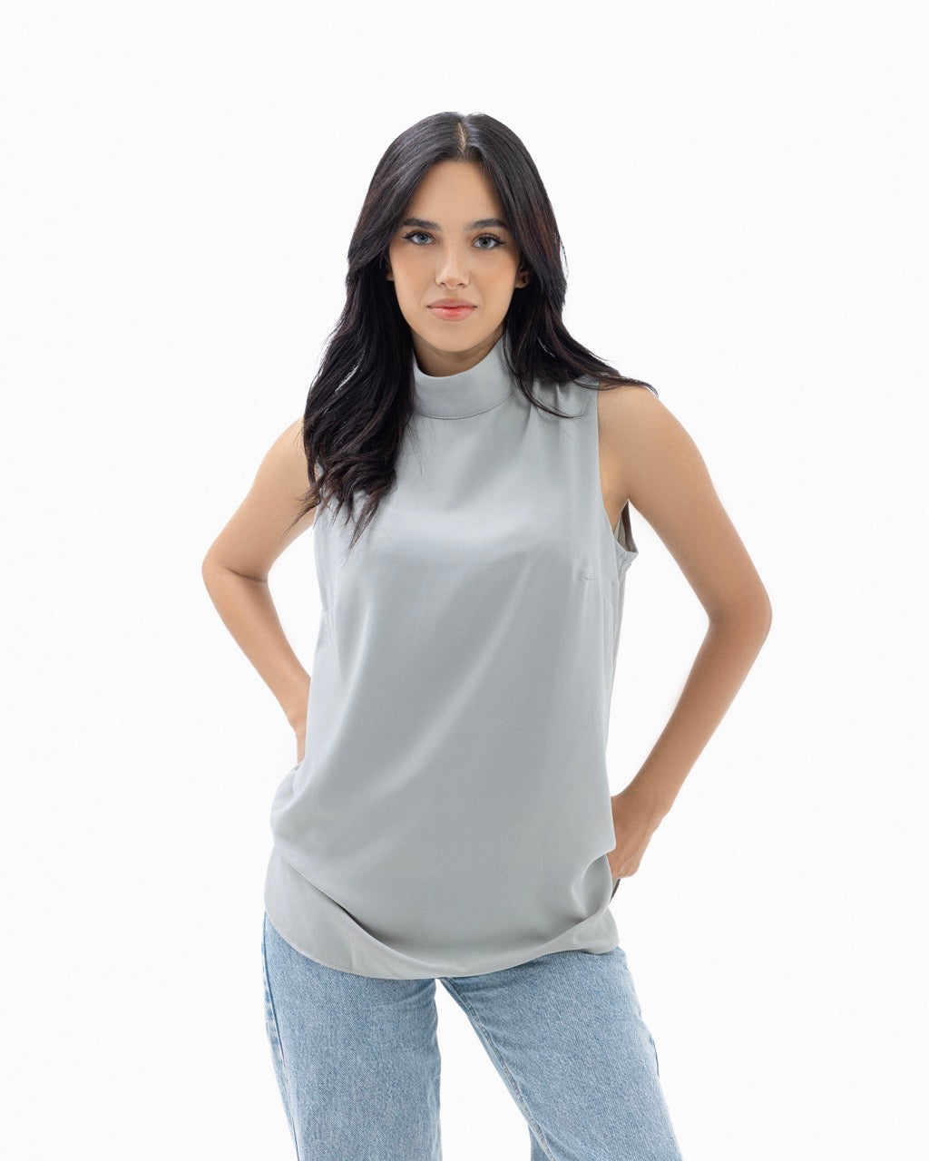 Sleeveless Crepe Turtleneck Short-length Top