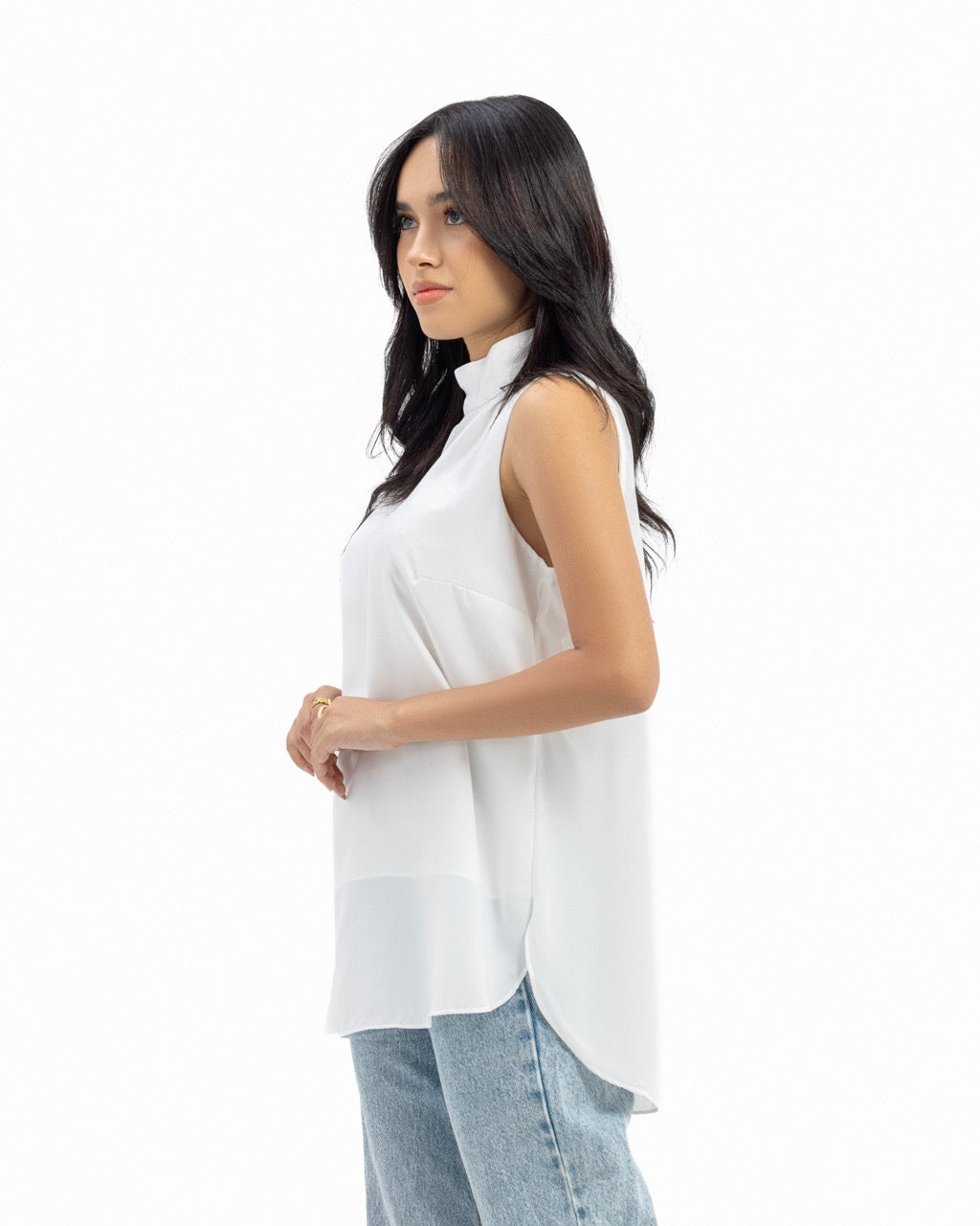 Sleeveless Crepe Turtleneck Short-length Top