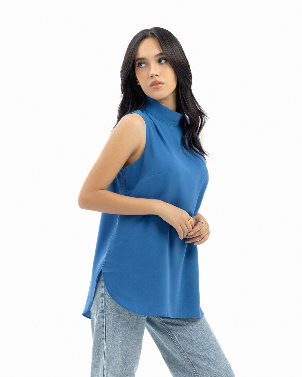 Sleeveless Crepe Turtleneck Short-length Top