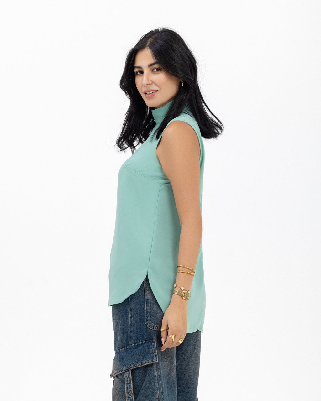 Sleeveless Crepe Turtleneck Short-length Top