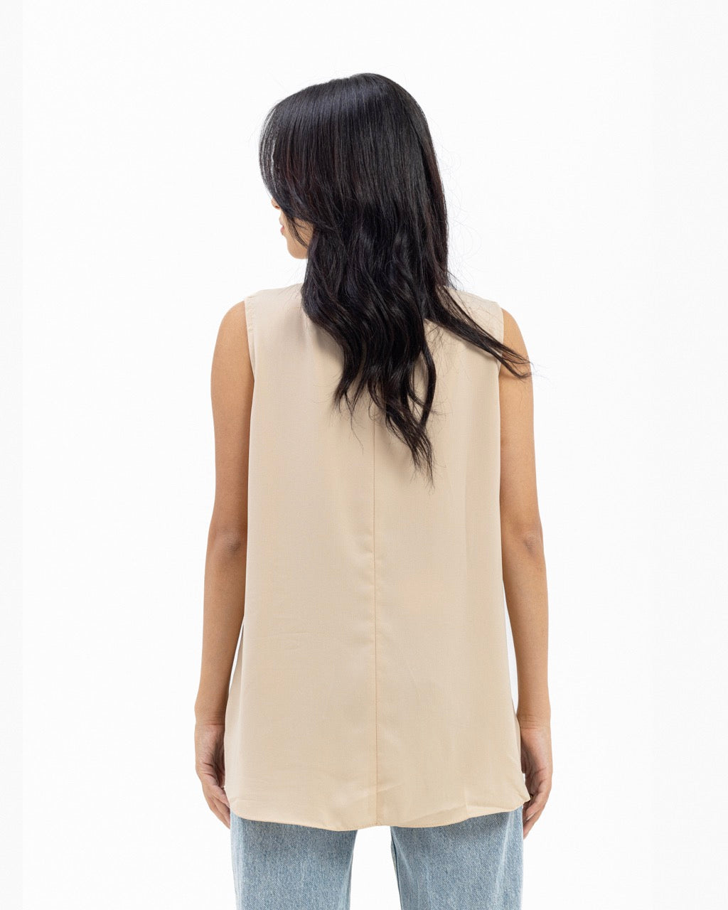 Sleeveless Crepe Turtleneck Short-length Top