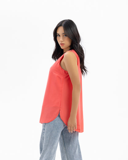 Red Sleeveless Crepe Crewneck Short-length Top