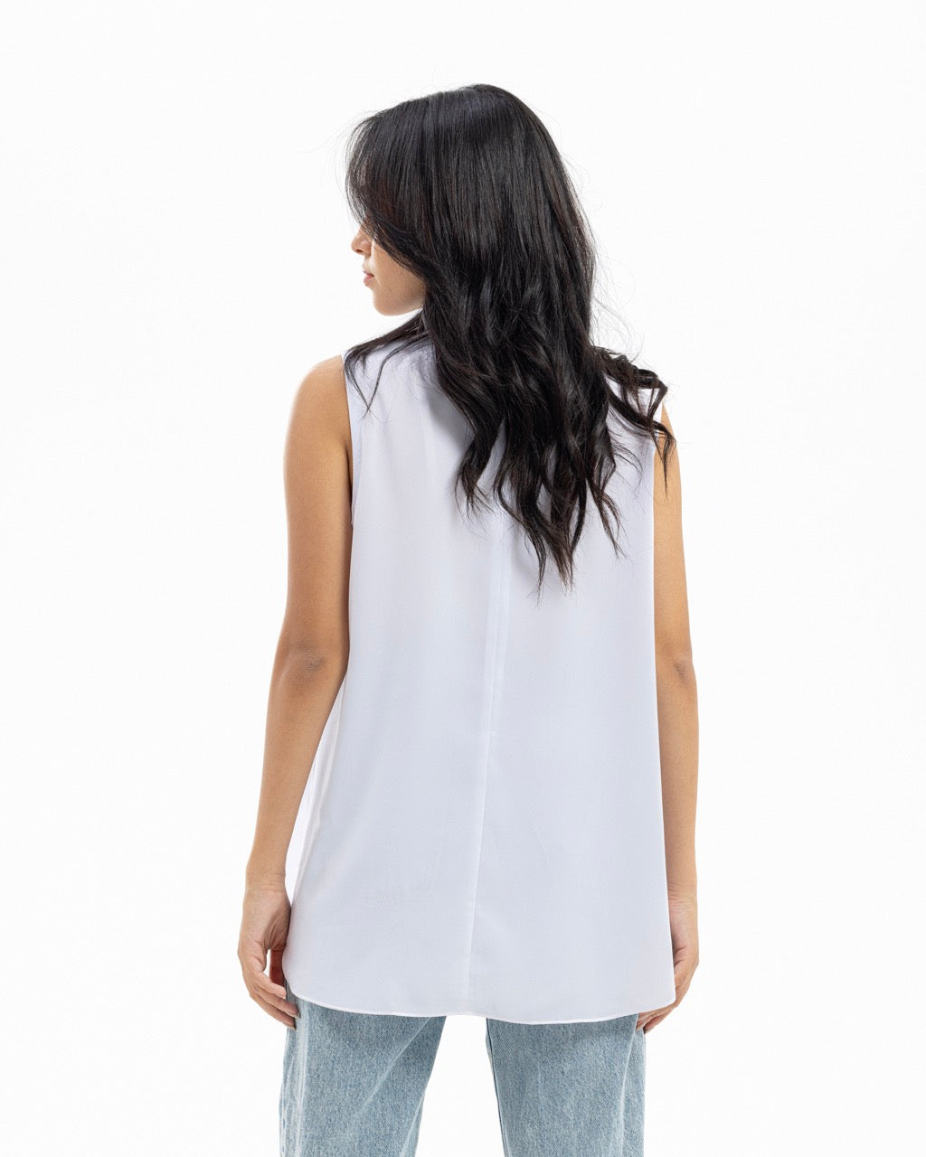 White Sleeveless Crepe Crewneck Short-length Top