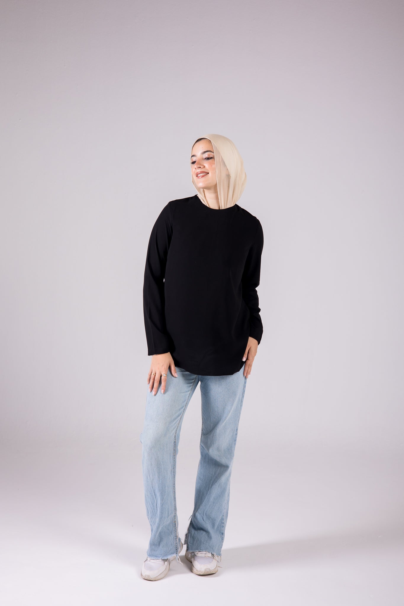 Dressy Short-length Long-sleeve crewneck - Monochrome