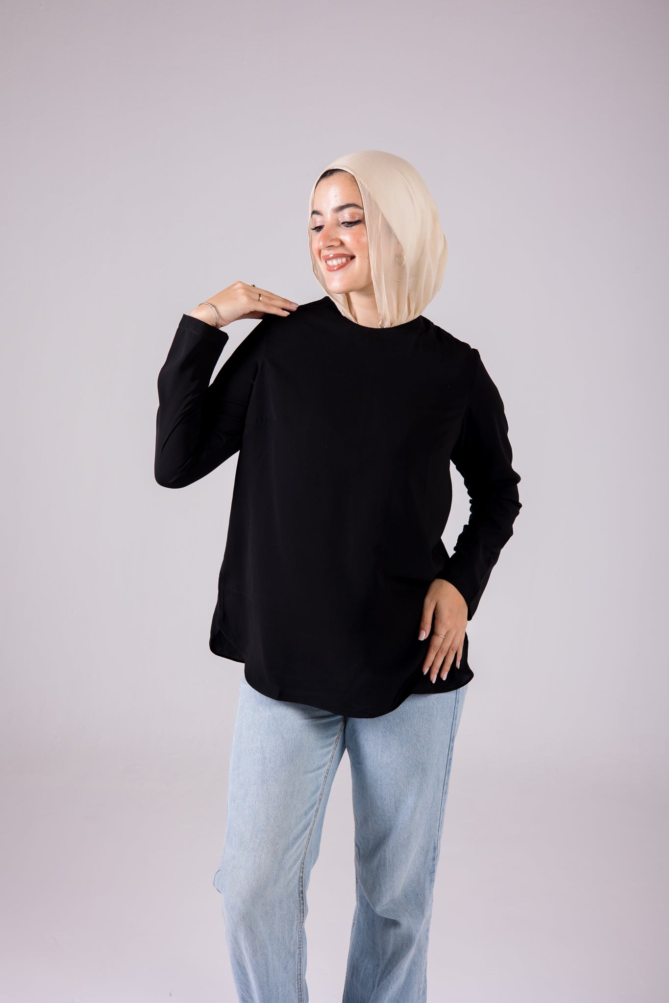 Dressy Short-length Long-sleeve crewneck - Monochrome