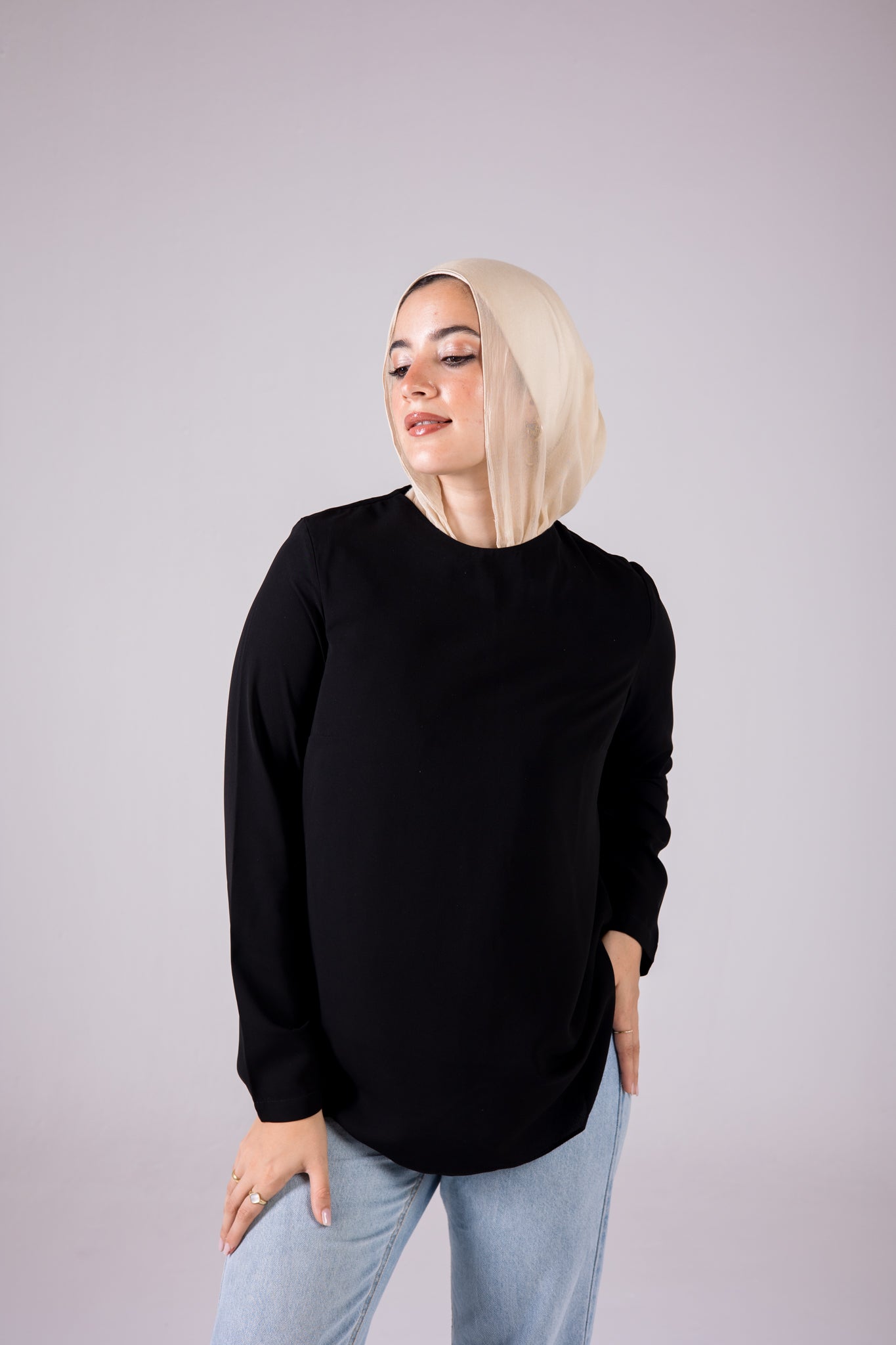 Dressy Short-length Long-sleeve crewneck - Monochrome