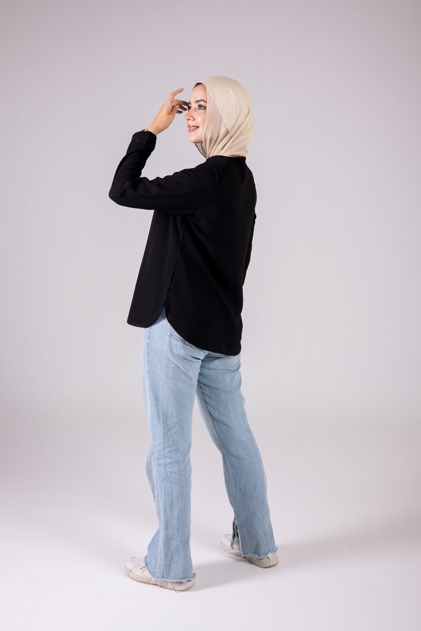 Dressy Short-length Long-sleeve crewneck - Monochrome