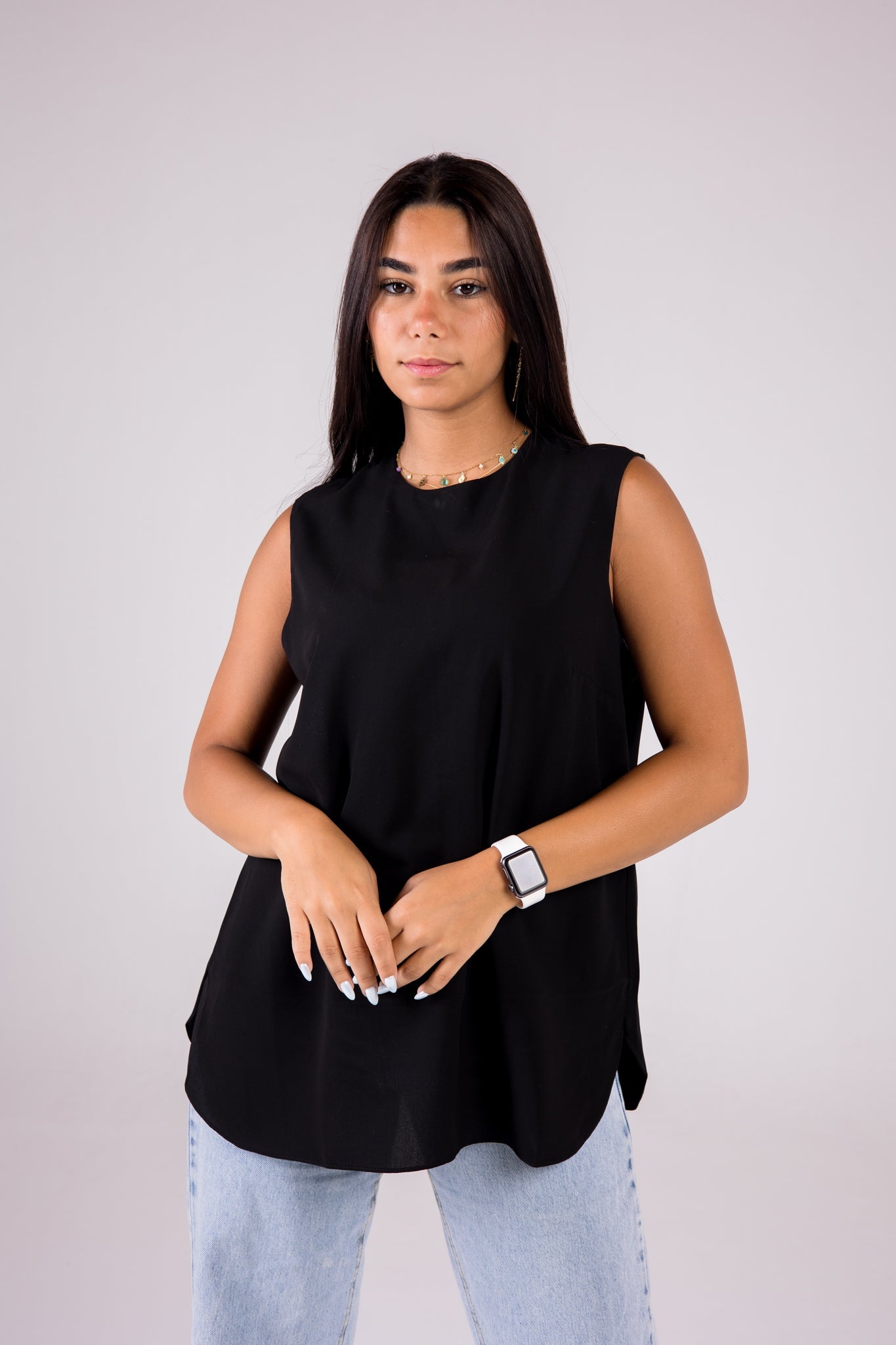 Black Sleeveless Crepe Crewneck Short-length Top