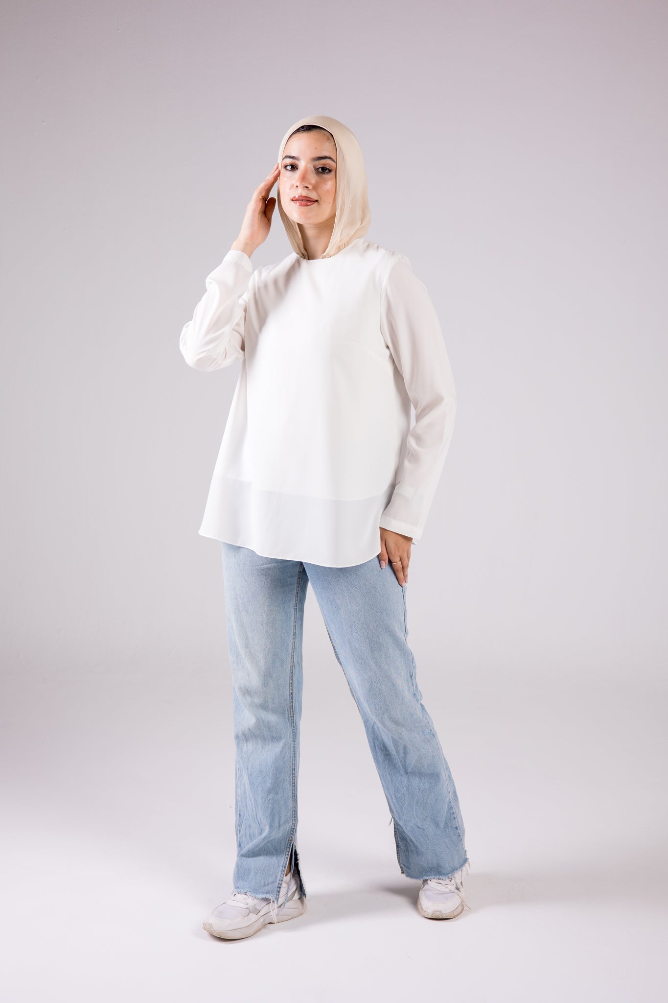 Dressy Short-length Long-sleeve crewneck - Monochrome