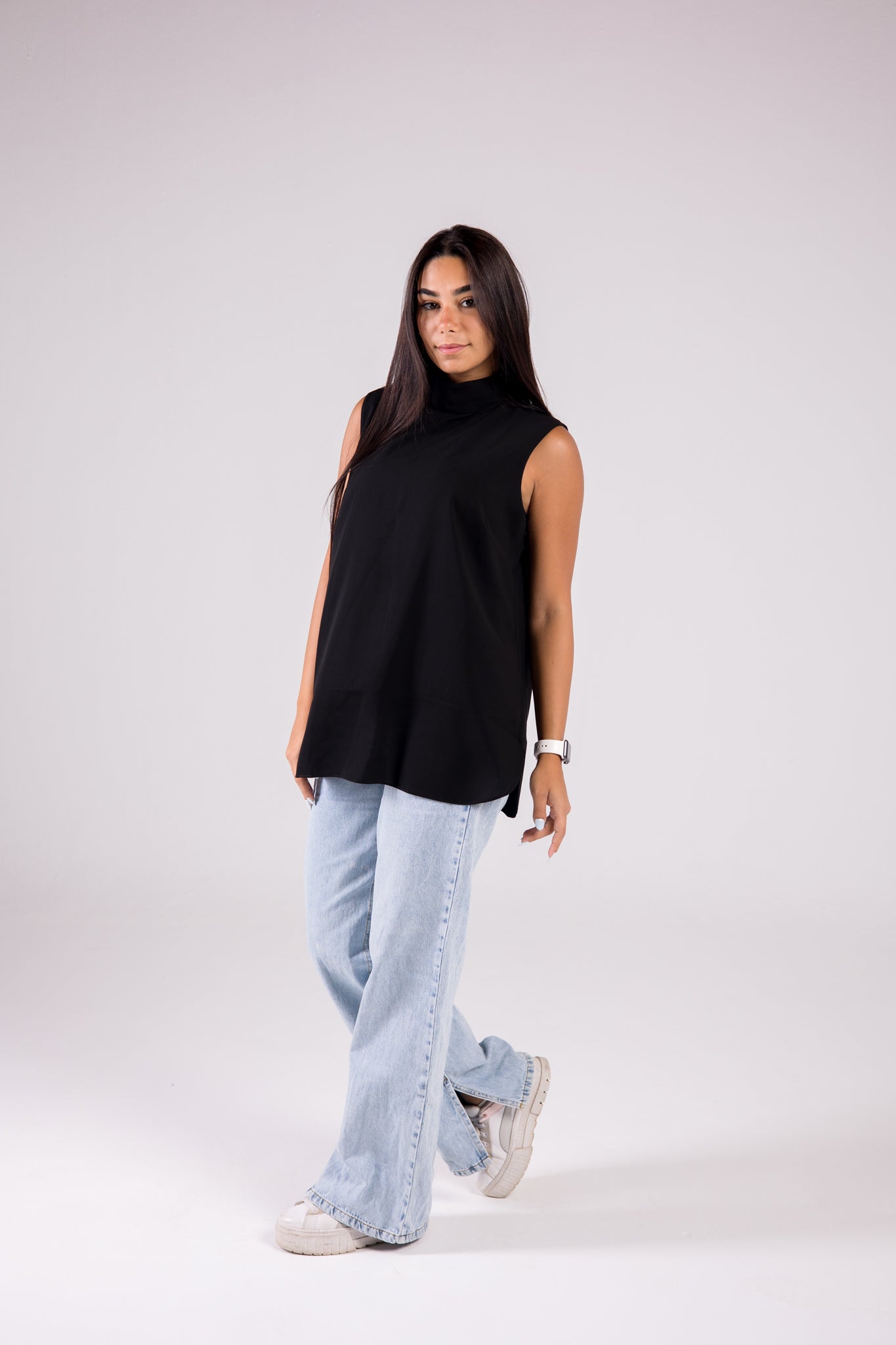 Sleeveless Crepe Turtleneck Short-length Top