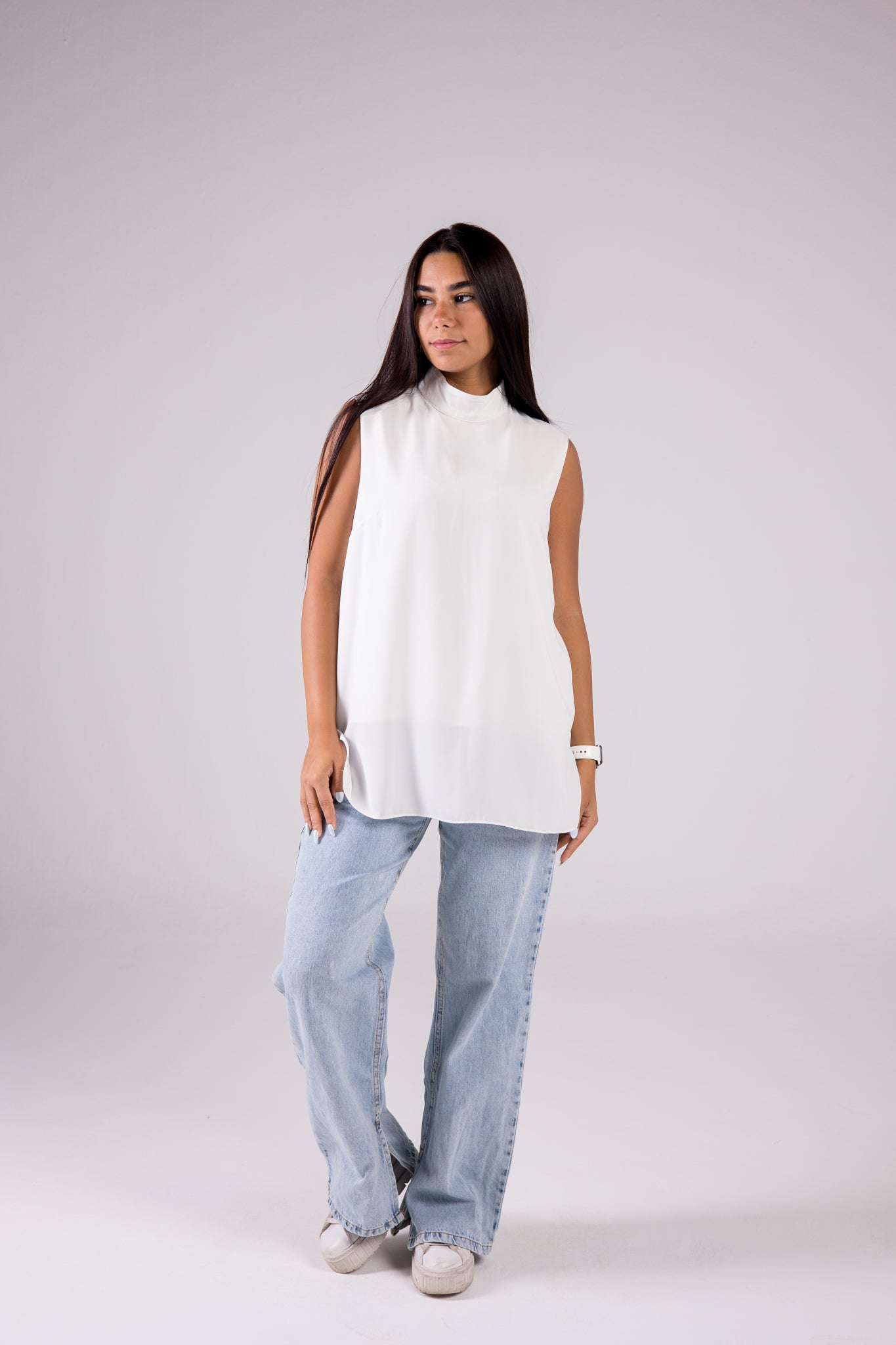 Sleeveless Crepe Turtleneck Short-length Top