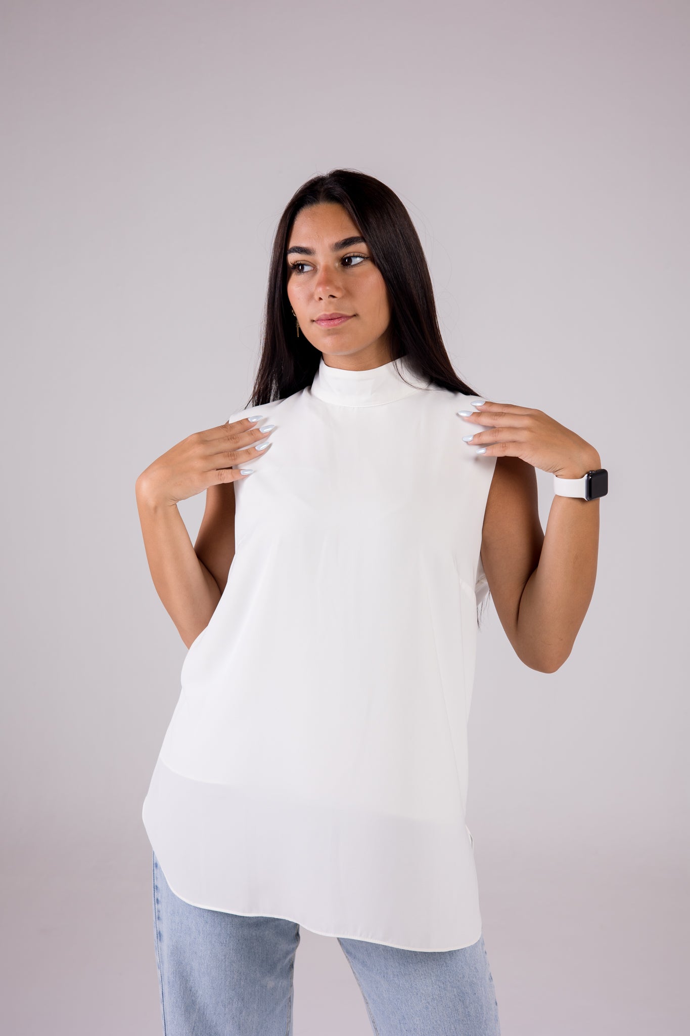 Sleeveless Crepe Turtleneck Short-length Top