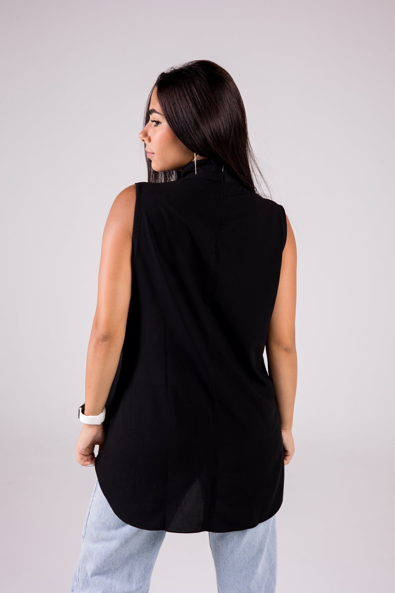 Sleeveless Crepe Turtleneck Medium-length Top