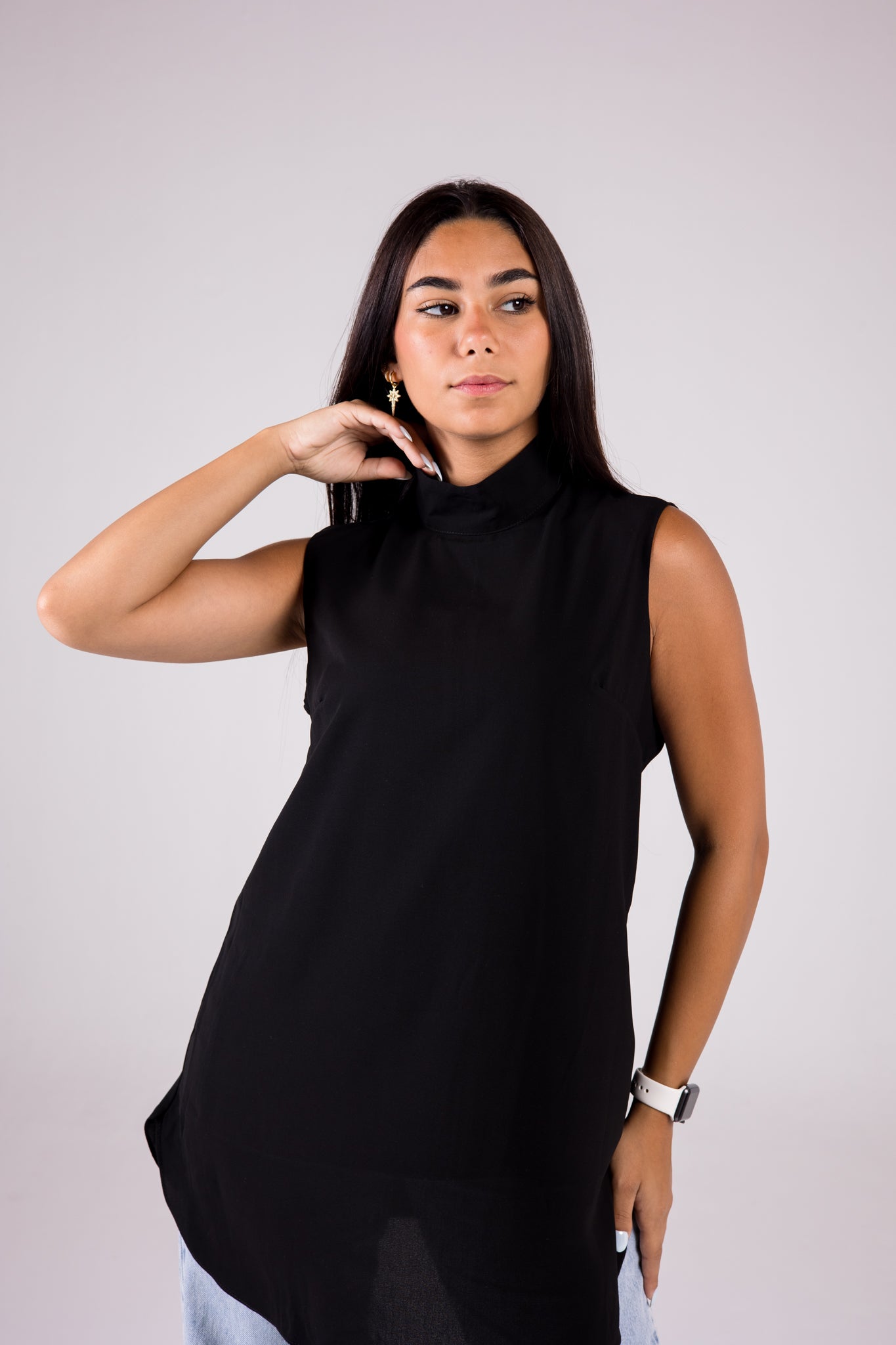 Sleeveless Crepe Turtleneck Medium-length Top