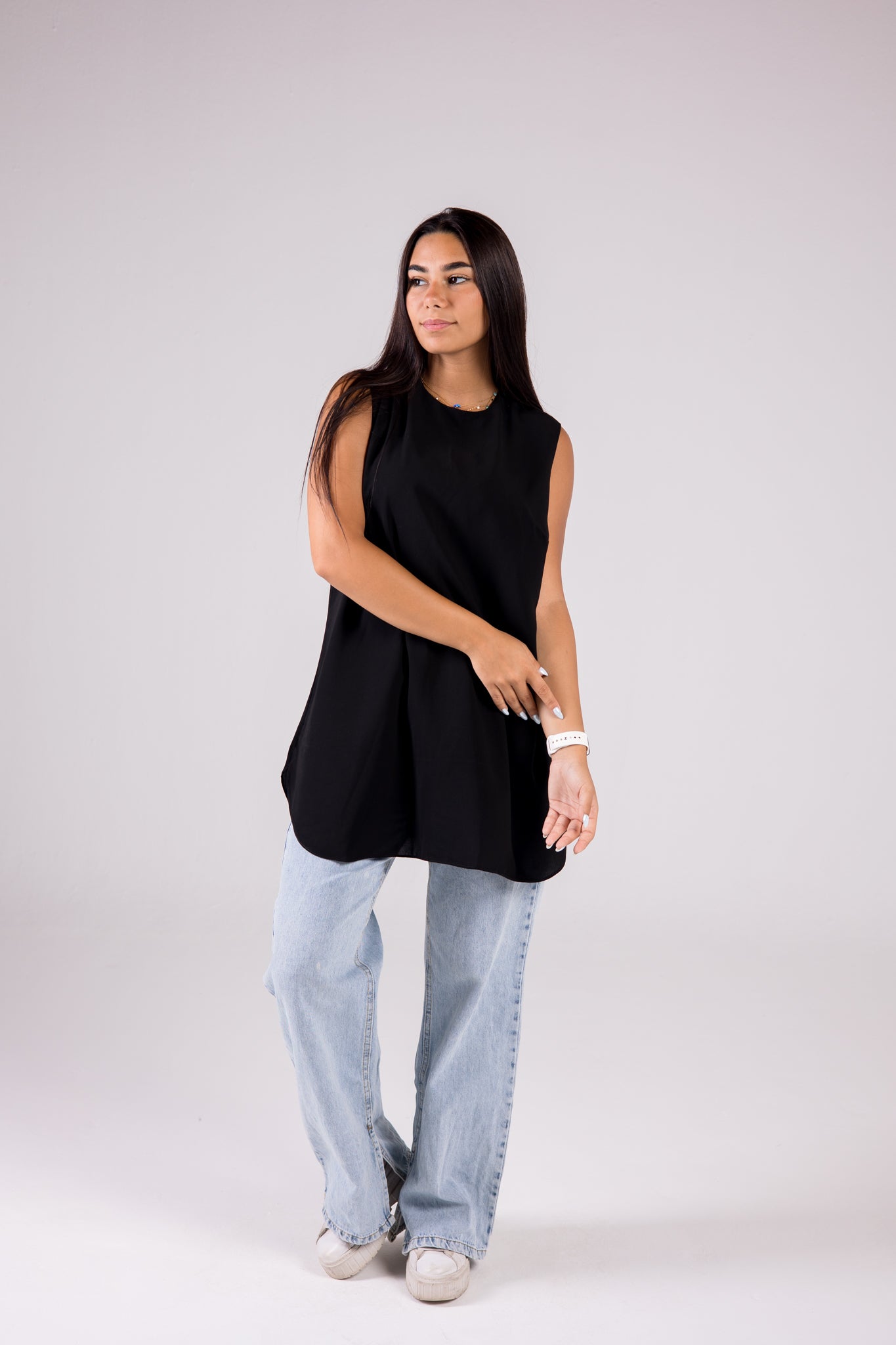 Sleeveless Crepe Crewneck Medium-length Top