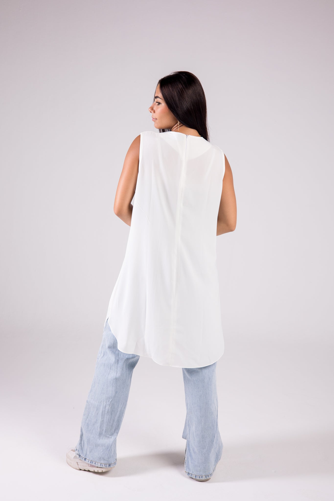 Sleeveless Crepe Crewneck Long-length Top