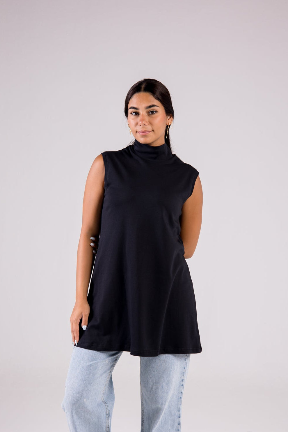 Sleeveless Cotton Turtleneck Medium-length Top Monochrome